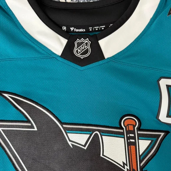 San Jose Sharks Logan Couture #39 Hockey Jersey - Size M - Picture 2 of 7